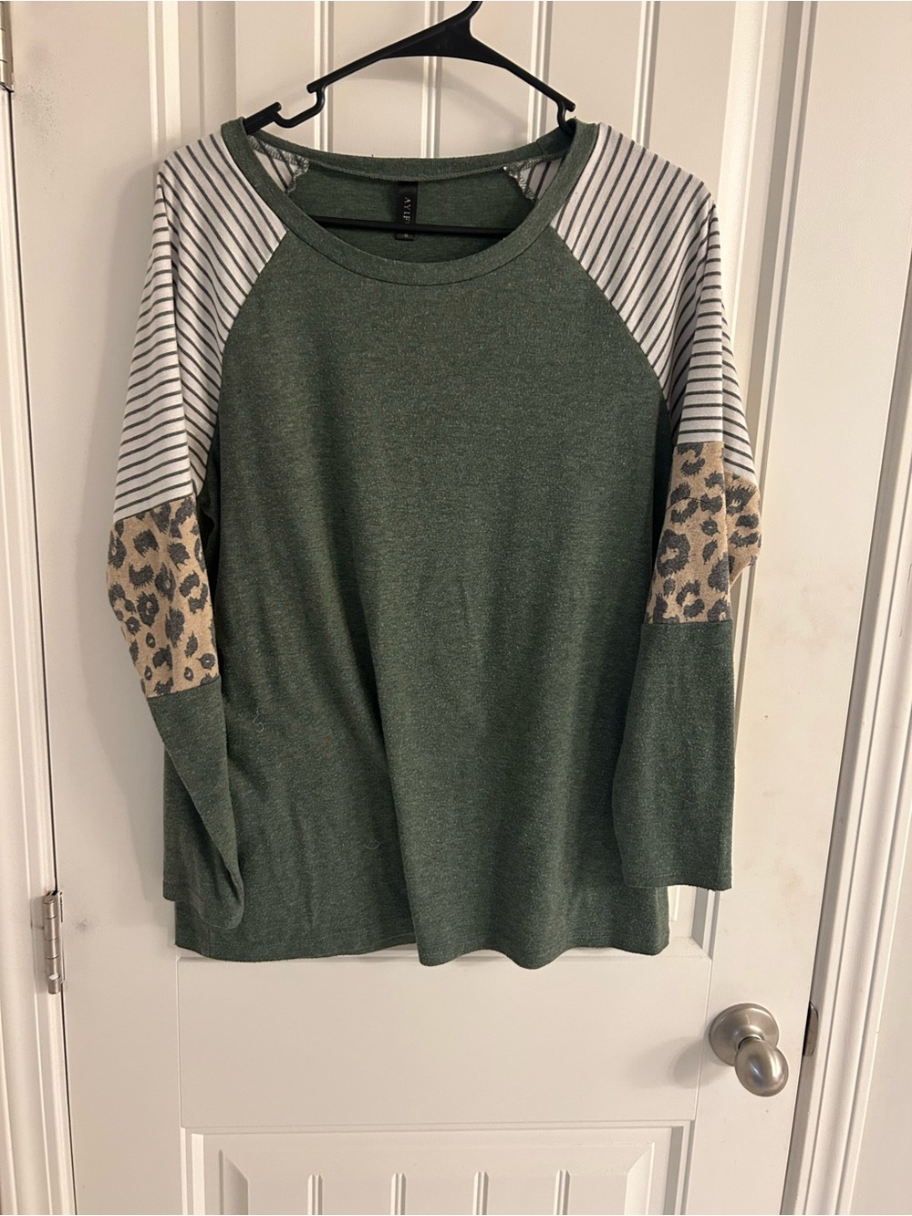 Olive Green Colorblock Leopard Stripe Raglan Top | Medium Boutique Casual